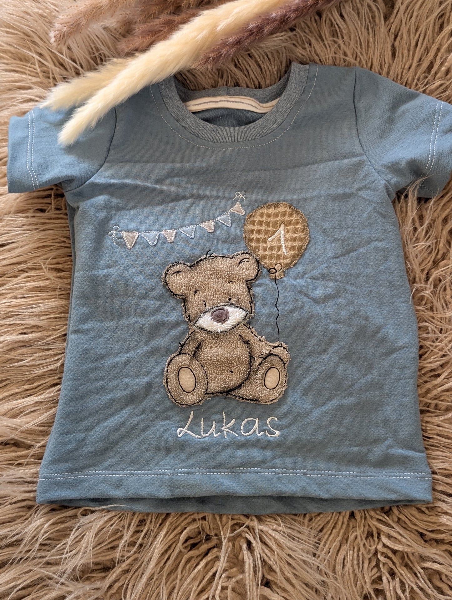 Personalisiertes Geburtstagsshirt mit Teddy, Name & Geburtstagszahl 🧸🎈
