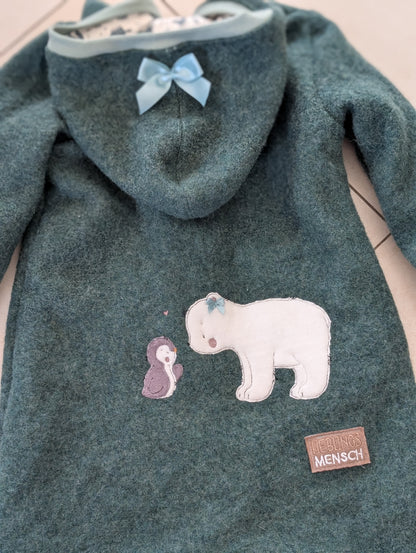 Baby-Walkoverall aus Wollwalk mit Eisbär-Applikation – Handgemacht & kuschelig warm
