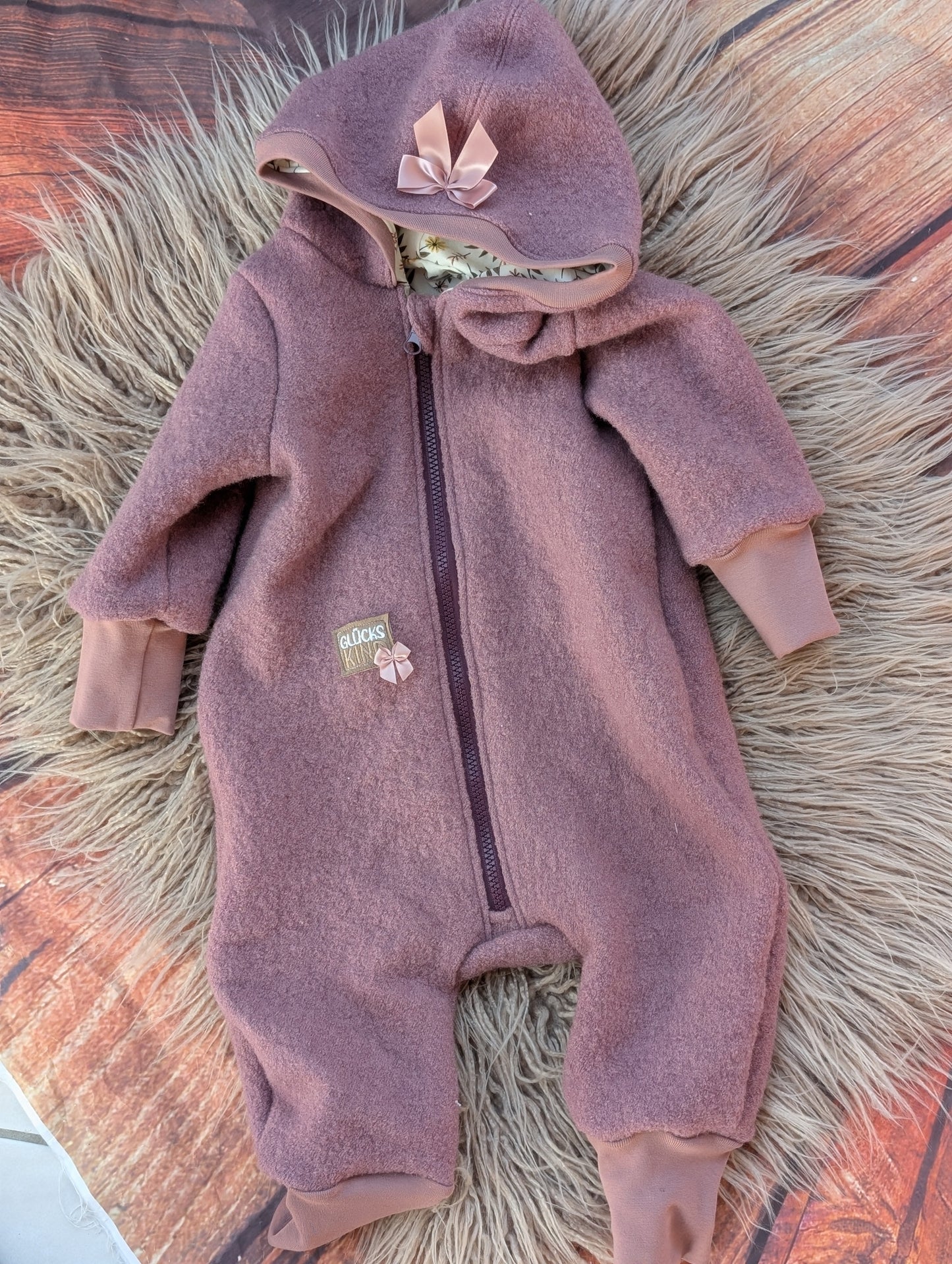 Baby-Walkoverall aus Wollwalk mit Enten-Applikation – Handgemacht & kuschelig warm