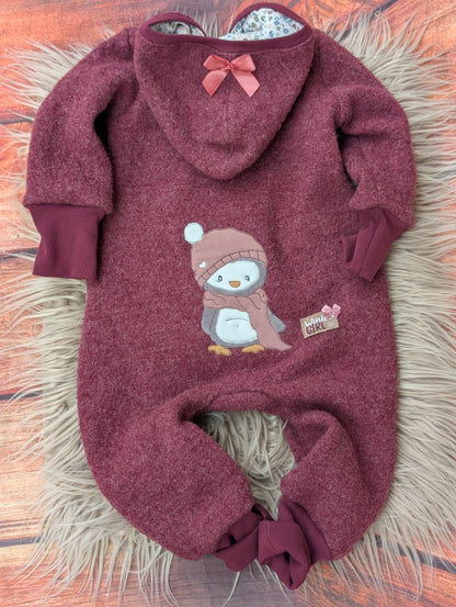 Baby-Walkoverall aus Wollwalk mit  Pinguin-Applikation und Taschen – Handgemacht & kuschelig warm