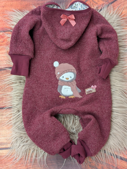 Baby-Walkoverall aus Wollwalk mit  Pinguin-Applikation und Taschen – Handgemacht & kuschelig warm