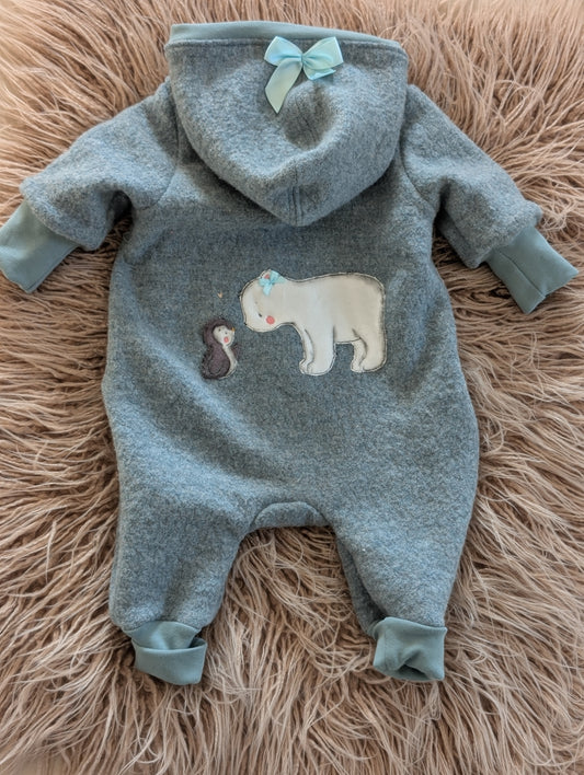 Baby-Walkoverall aus Wollwalk mit Eisbär-Applikation – Handgemacht & kuschelig warm