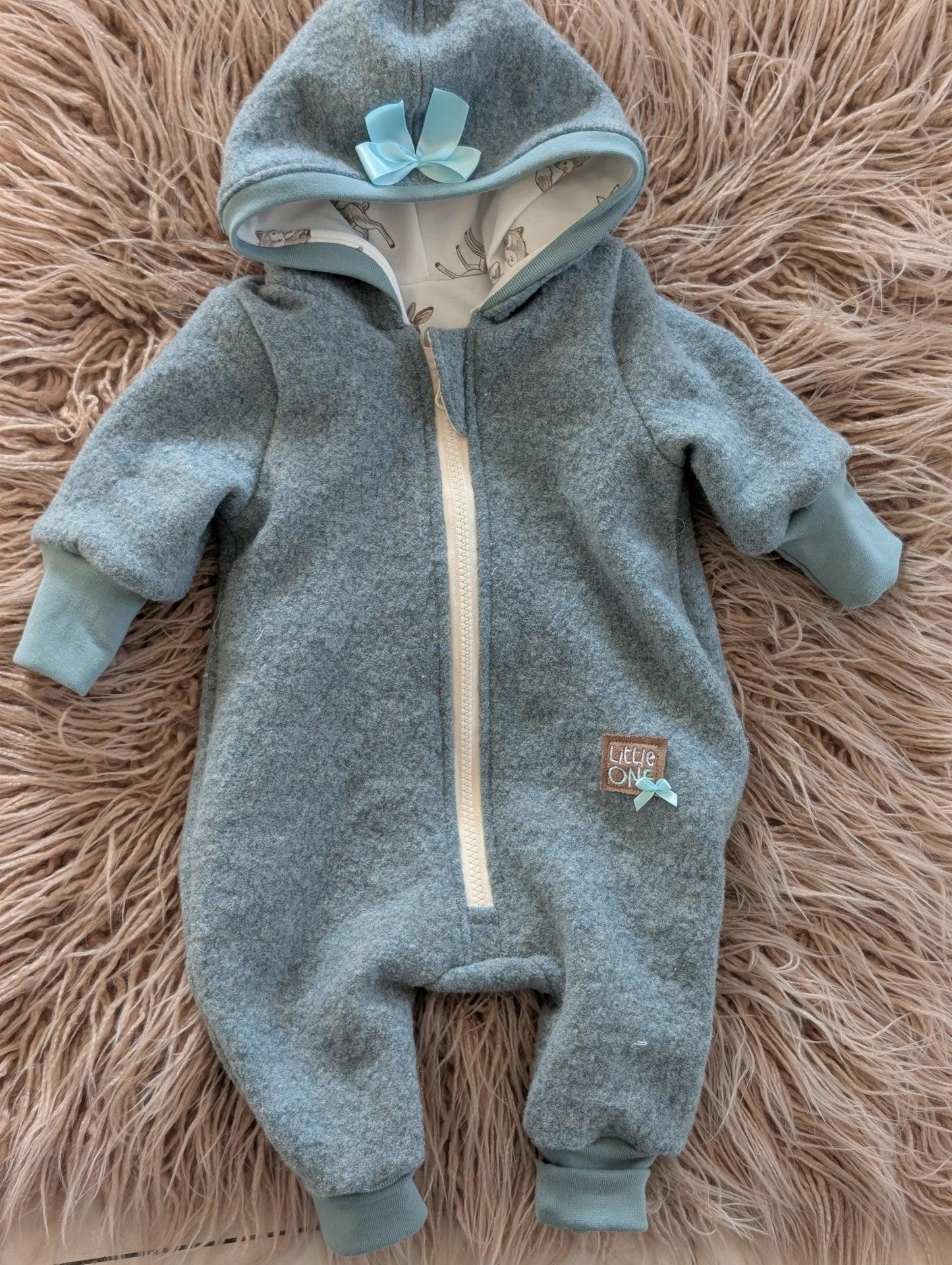 Baby-Walkoverall aus Wollwalk mit Enten-Applikation – Handgemacht & kuschelig warm