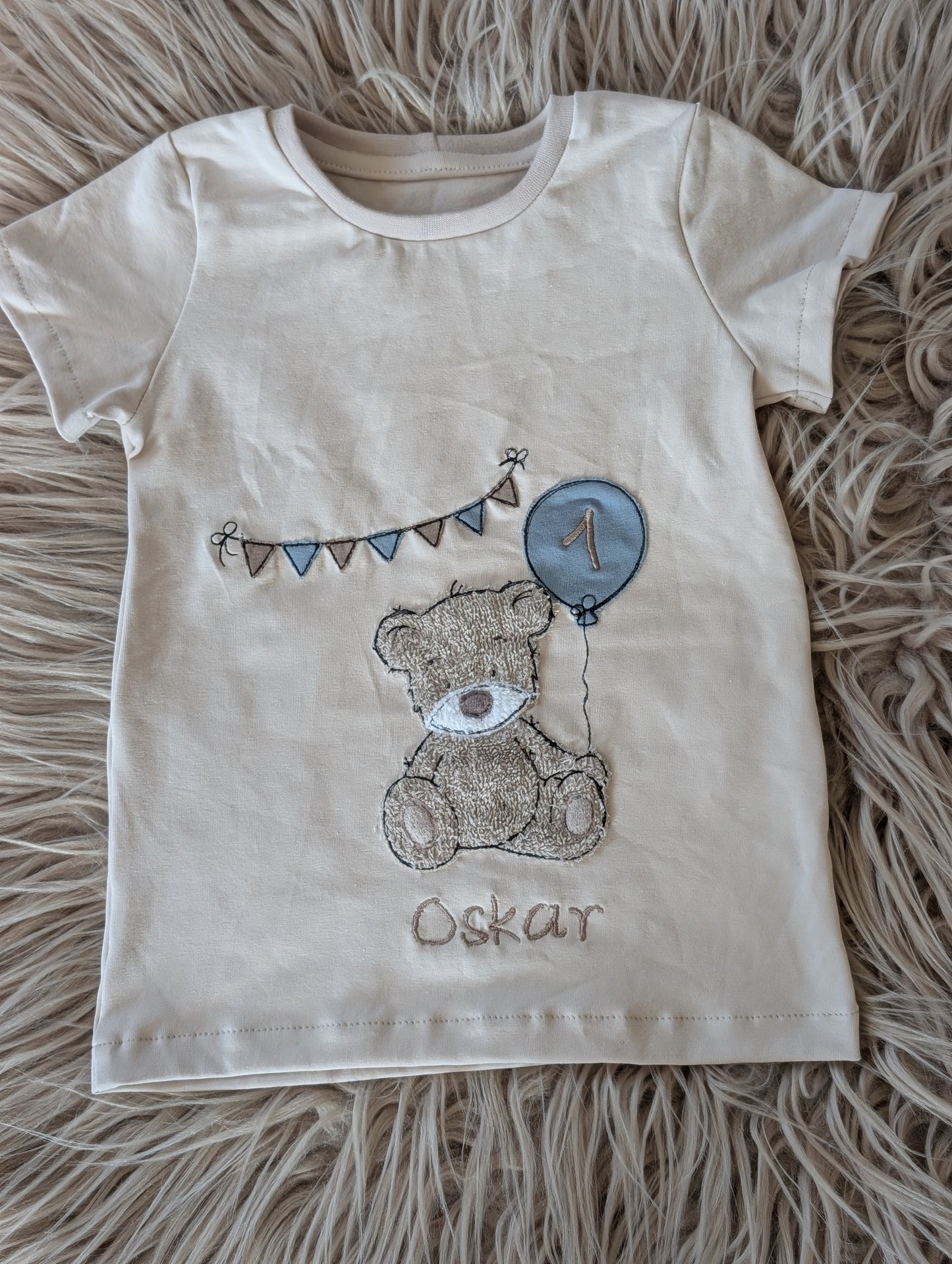 Personalisiertes Geburtstagsshirt mit Teddy, Name & Geburtstagszahl 🧸🎈