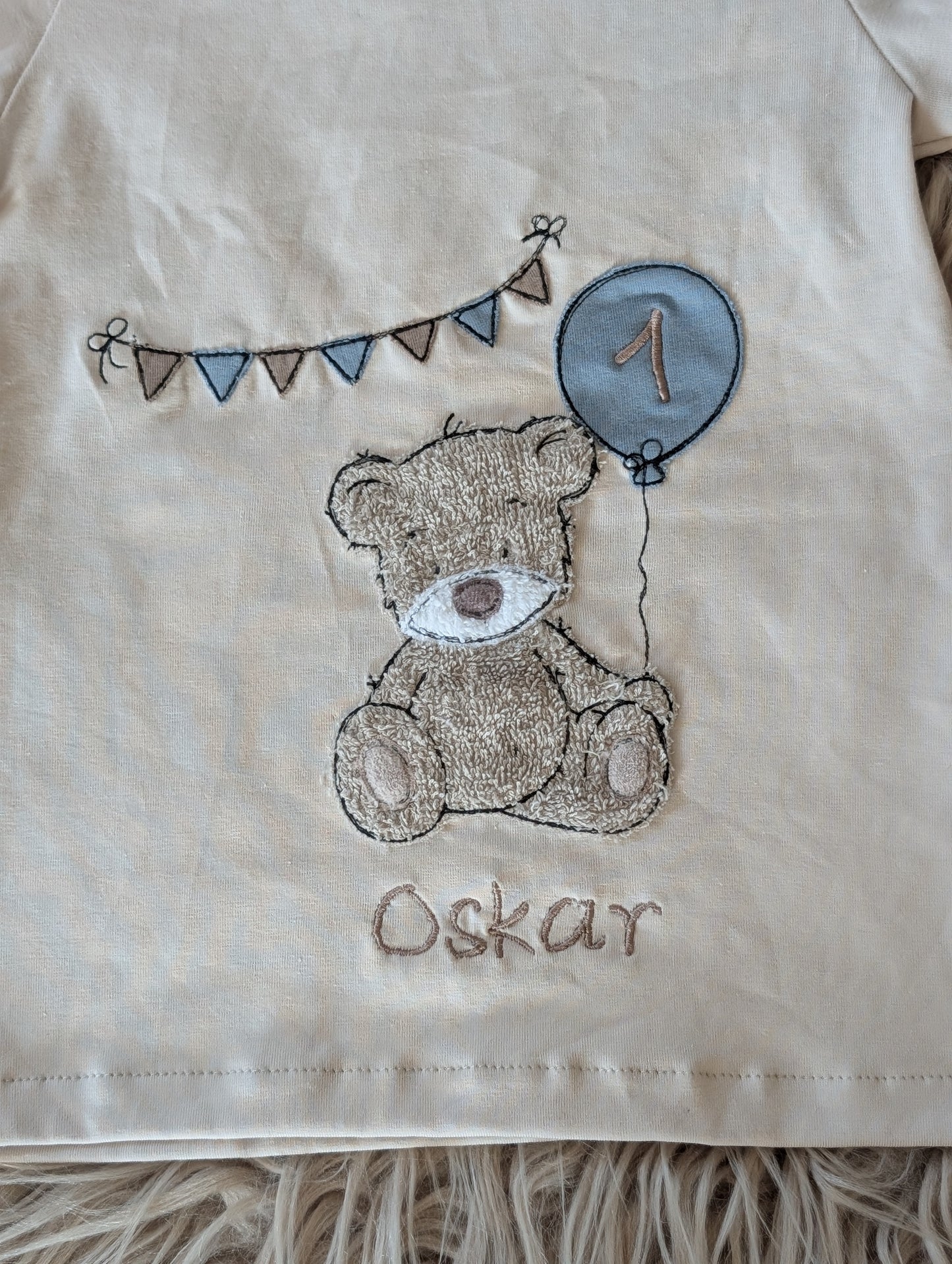 Personalisiertes Geburtstagsshirt mit Teddy, Name & Geburtstagszahl 🧸🎈