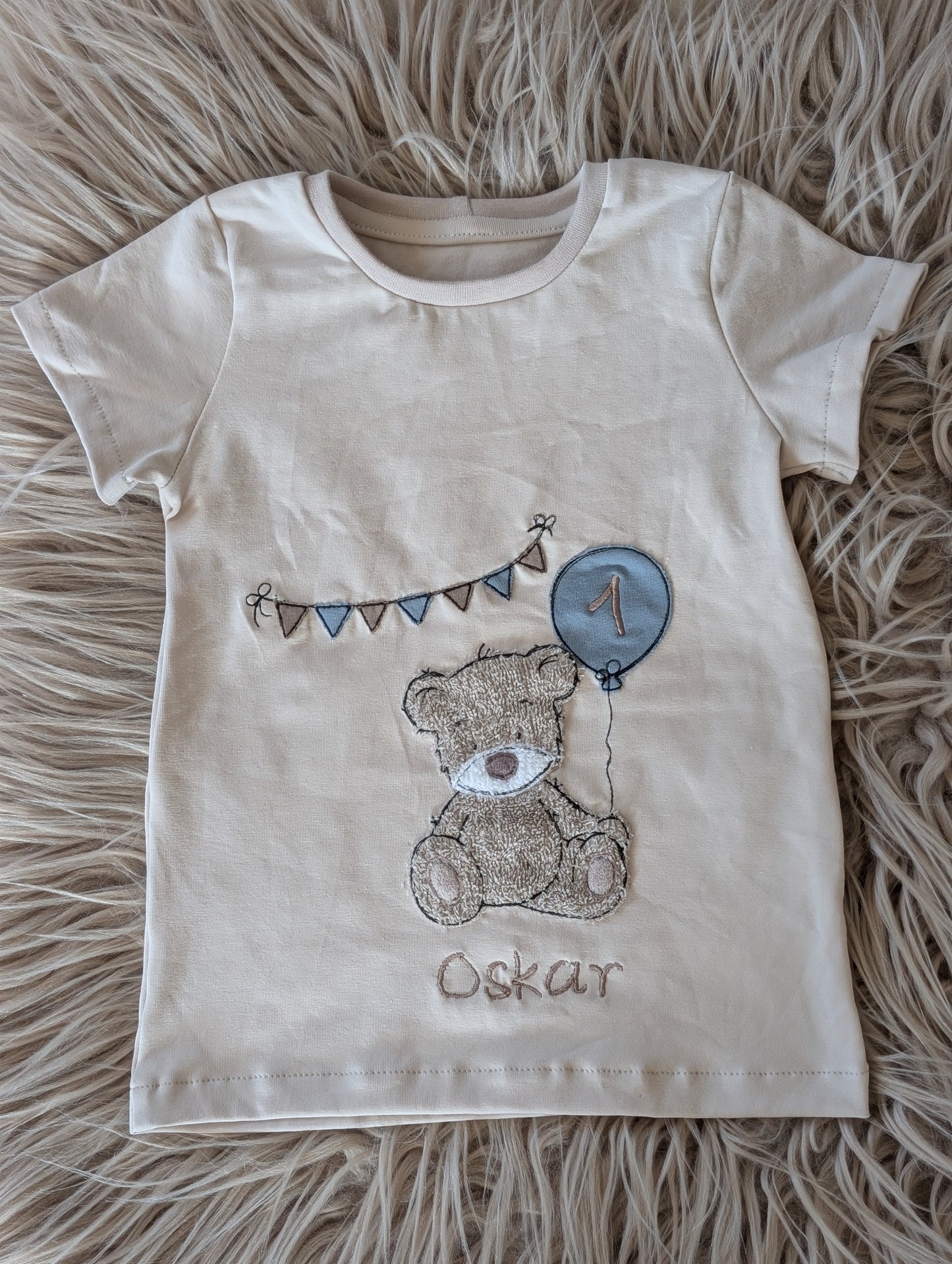 Personalisiertes Geburtstagsshirt mit Teddy, Name & Geburtstagszahl 🧸🎈