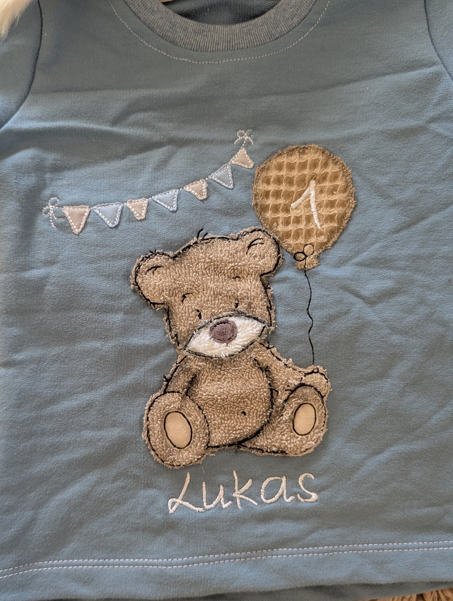 Personalisiertes Geburtstagsshirt mit Teddy, Name & Geburtstagszahl 🧸🎈