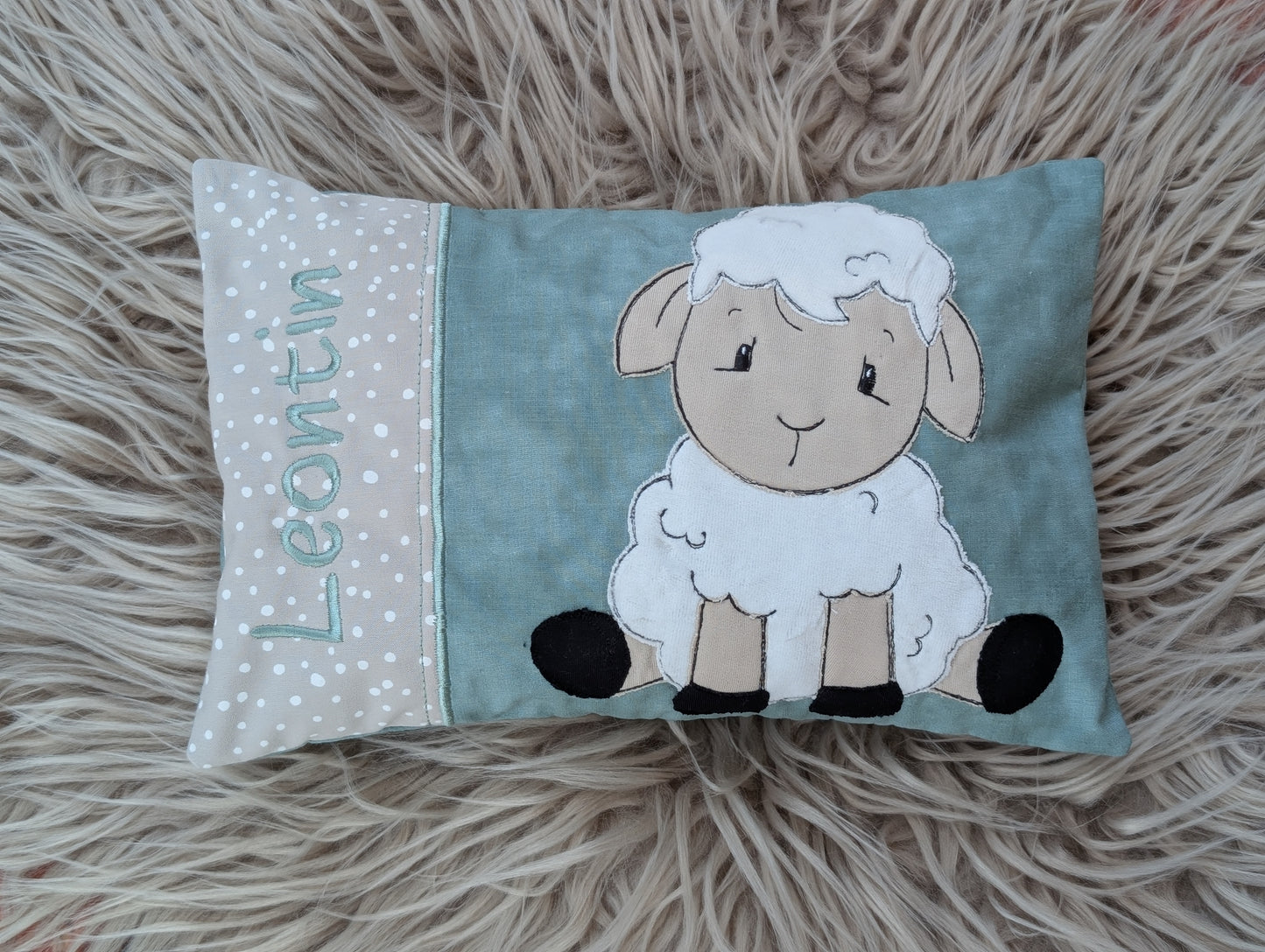 Personalisiertes Kinderkissen mit Schäfchen – 20 × 30 cm