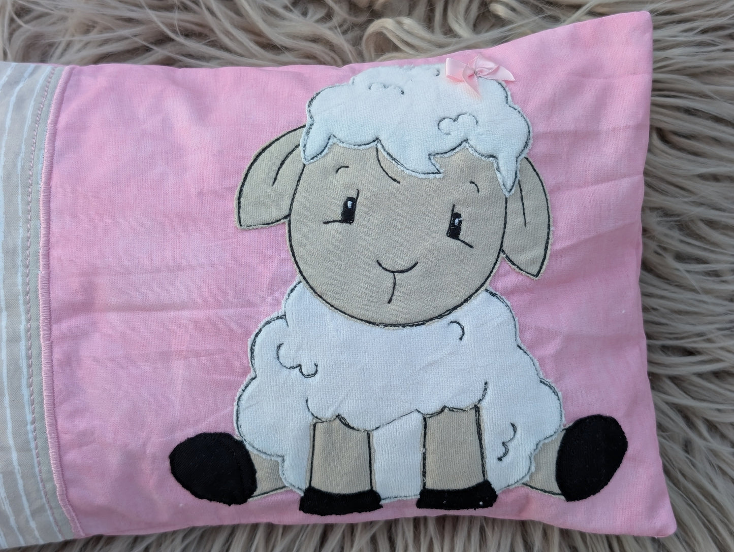 Personalisiertes Kinderkissen mit Schäfchen – 20 × 30 cm