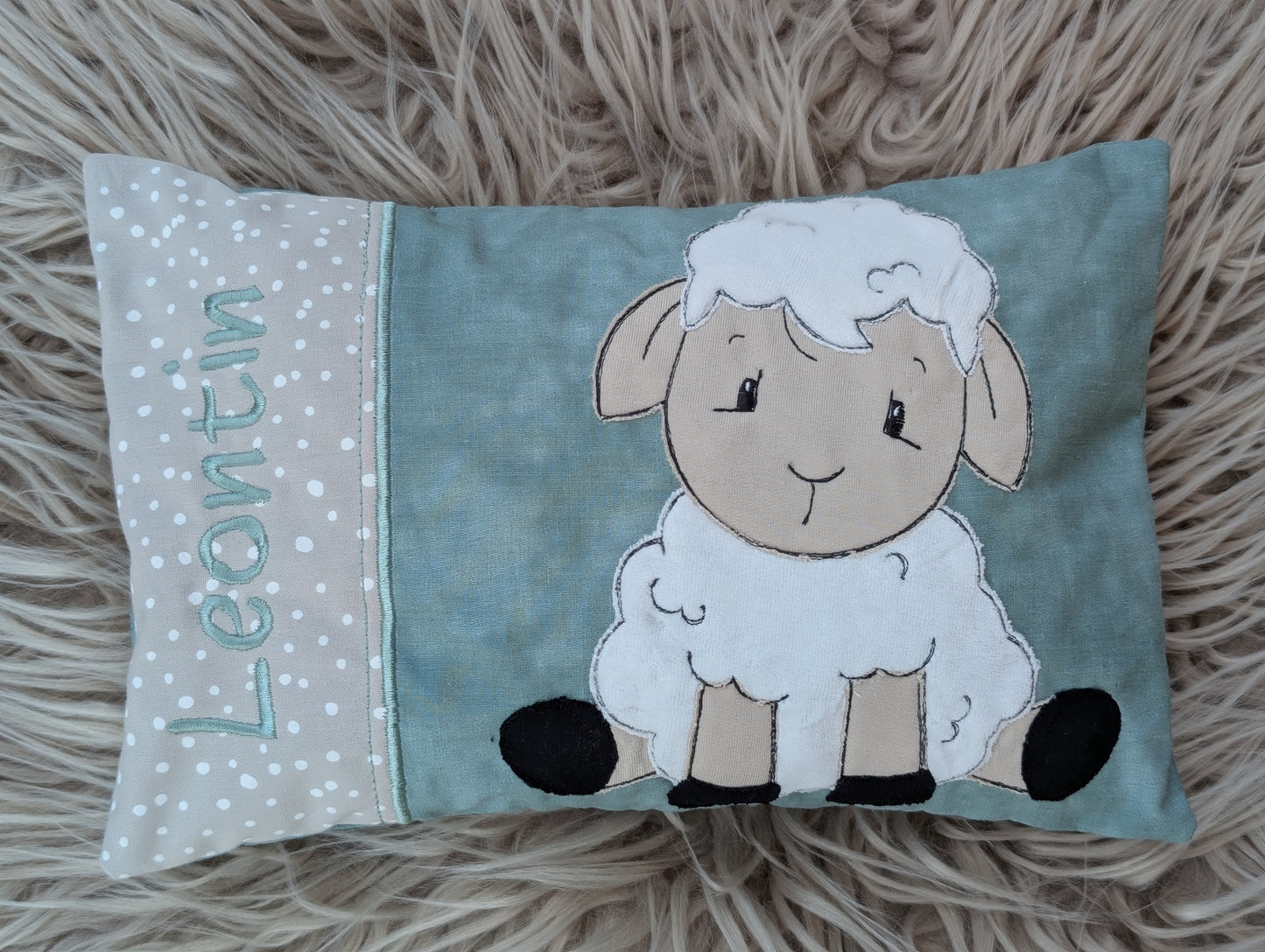 Personalisiertes Kinderkissen mit Schäfchen – 20 × 30 cm