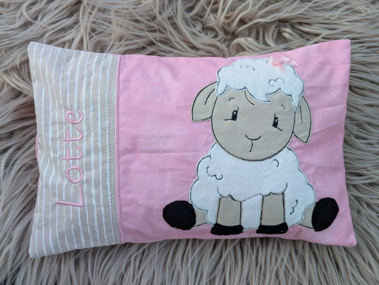 Personalisiertes Kinderkissen mit Schäfchen – 20 × 30 cm