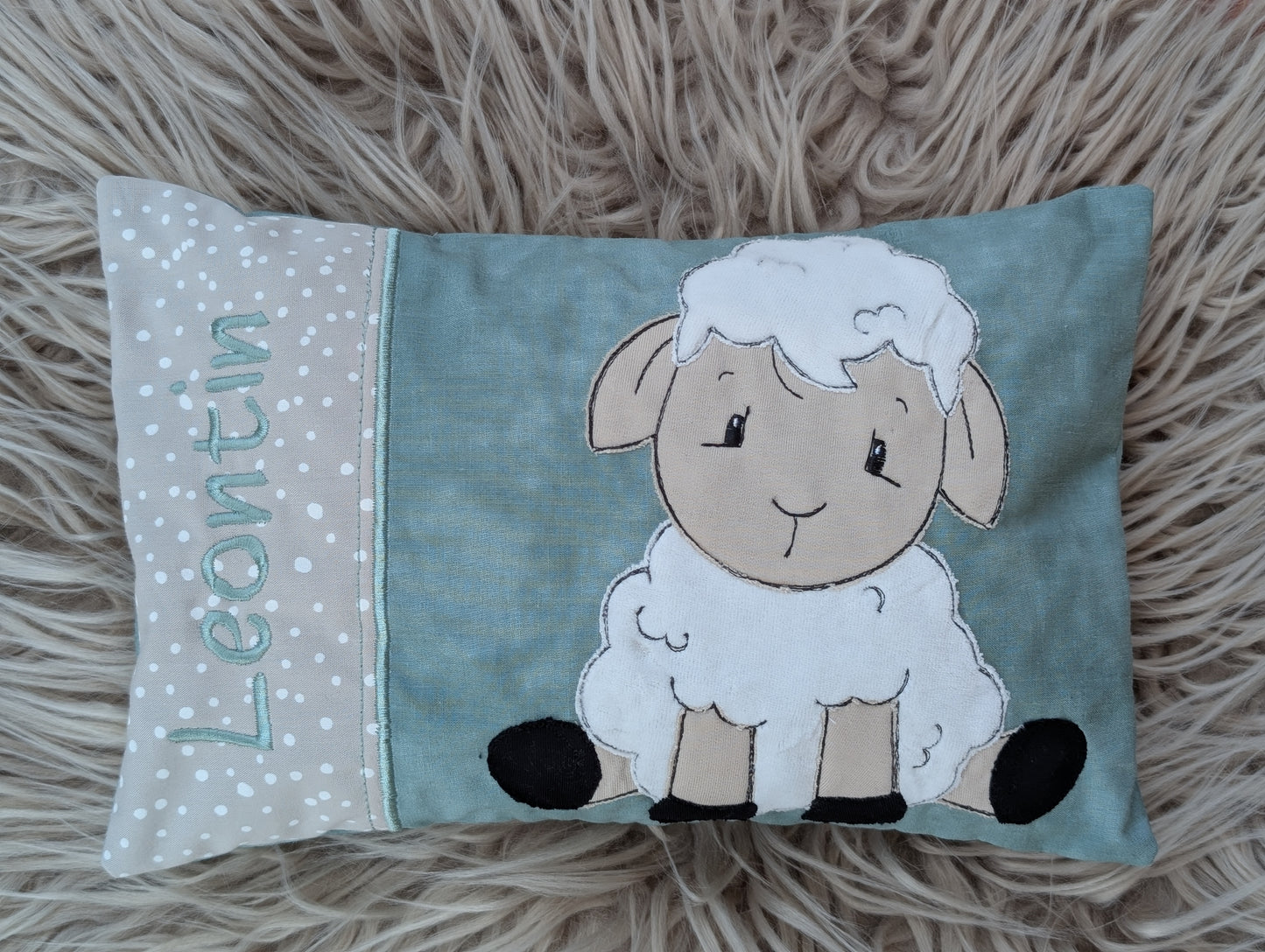 Personalisiertes Kinderkissen mit Schäfchen – 20 × 30 cm