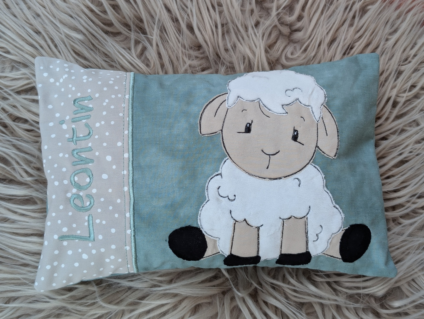 Personalisiertes Kinderkissen mit Schäfchen – 20 × 30 cm